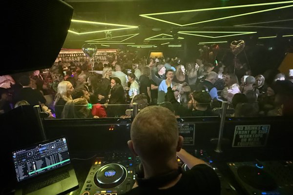 Neil Cowie's Afternoon Disco 70's vs 80's pt2