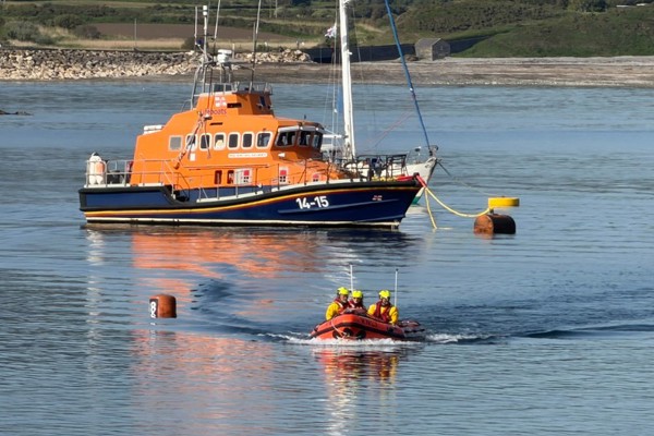 Port St Mary RNLI assist two kayakers after tidal difficulties