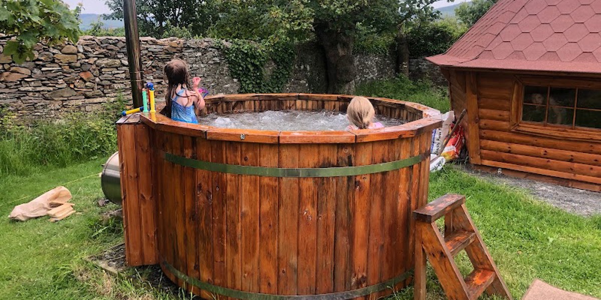 Knockaloe Beg Farm, B&B, Self-catering, Hostels & Glamping