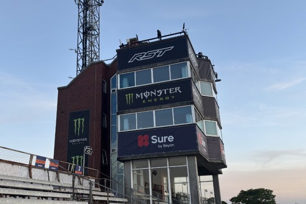 Red flag stops Senior TT race