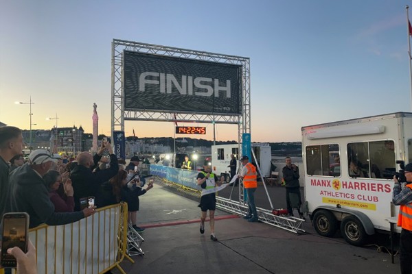 Callum Gawne breaks the 2026 Parish Walk record 